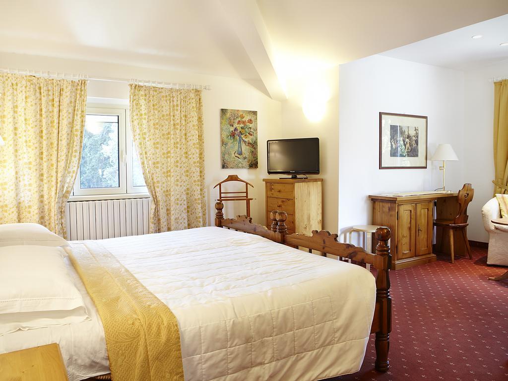 Albergo Milano Snc Lanzo dʼIntelvi Rom bilde